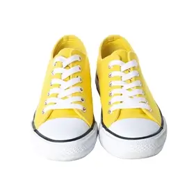 Tênis amarelo
